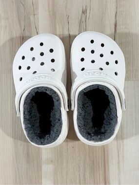 C7 Fuzzy Lined Crocs